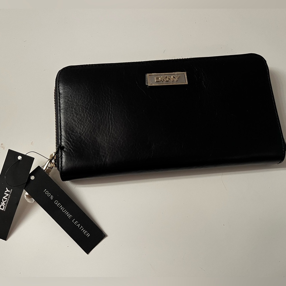 DKNY Zip Wallet NWT